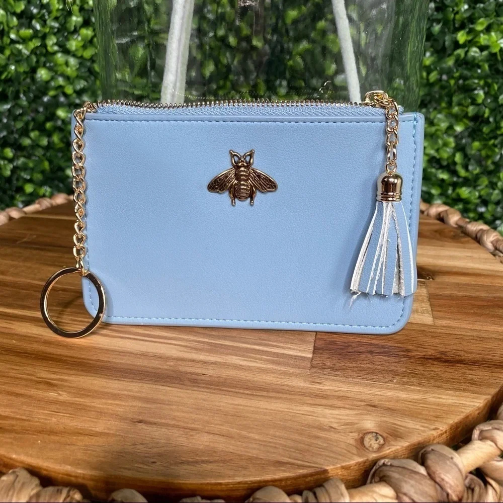 Queen bee‎ 🐝 light blue